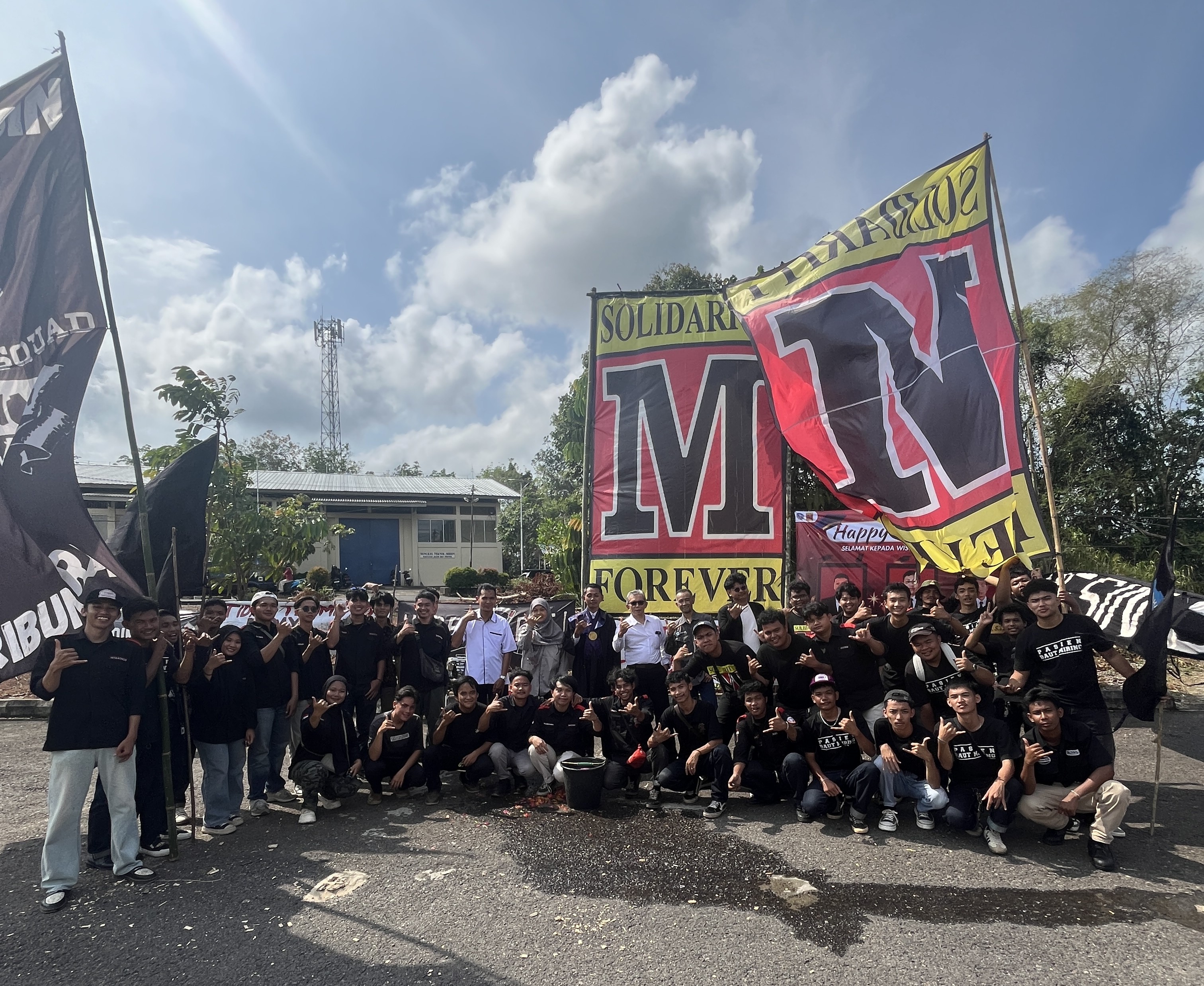 "Solidarity M Forever": HIMA dan Dosen Teknik Mesin UBB Lepas Tiga Wisudawan